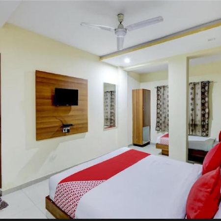 Hotel Krishna Palace Ахмедабад Экстерьер фото