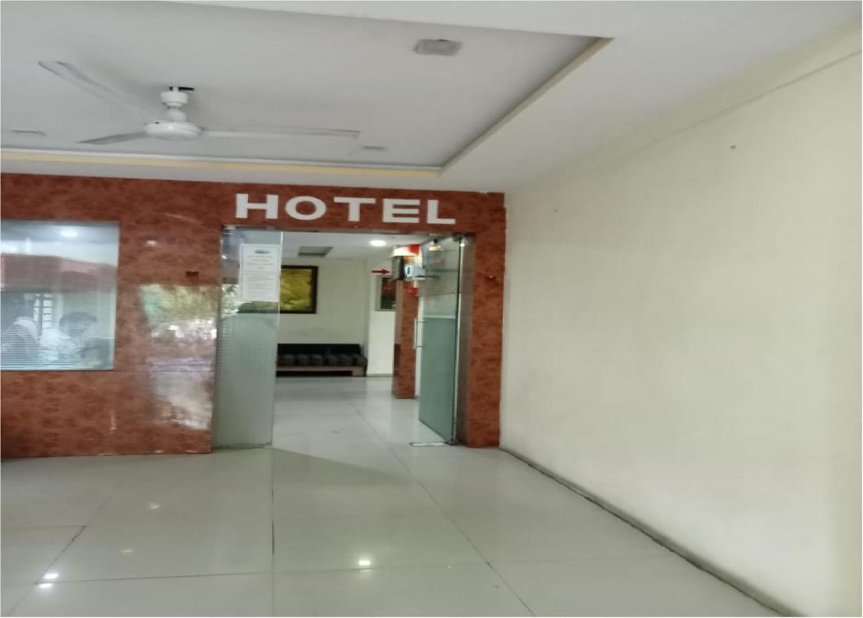 Hotel Krishna Palace Ахмедабад Экстерьер фото